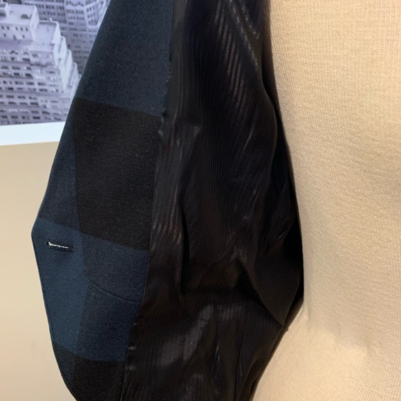 Elizabeth & James Navy/black Buffalo Plaid 3/4 sleeve crop blazer, Size 6 - Picture 5 of 10